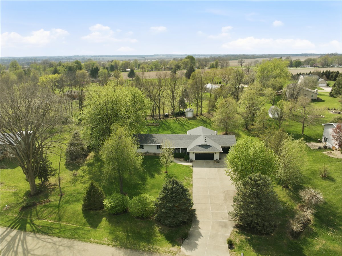 8656 Prairie Trail, Bloomington, IL 61705