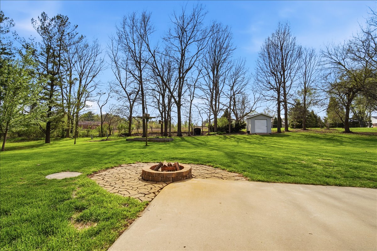 8656 Prairie Trail, Bloomington, IL 61705