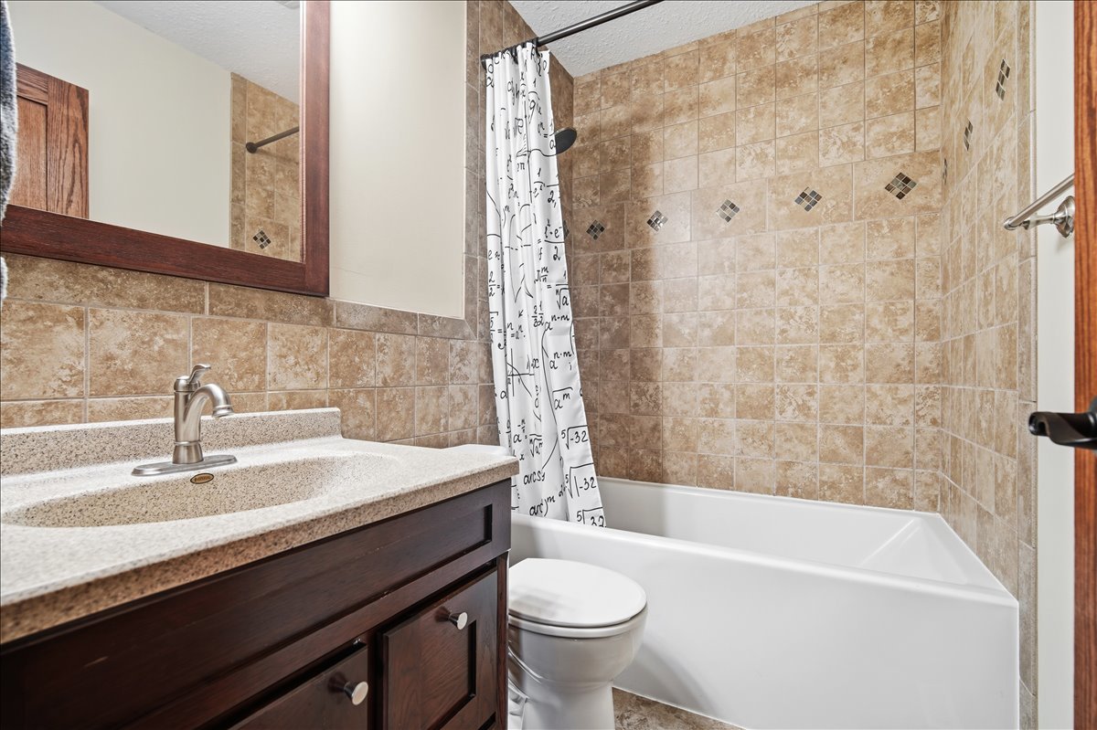 8656 Prairie Trail, Bloomington, IL 61705