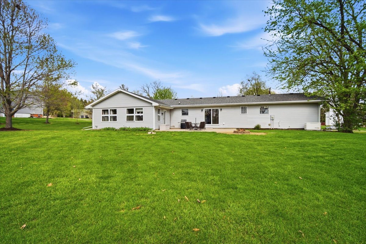 8656 Prairie Trail, Bloomington, IL 61705