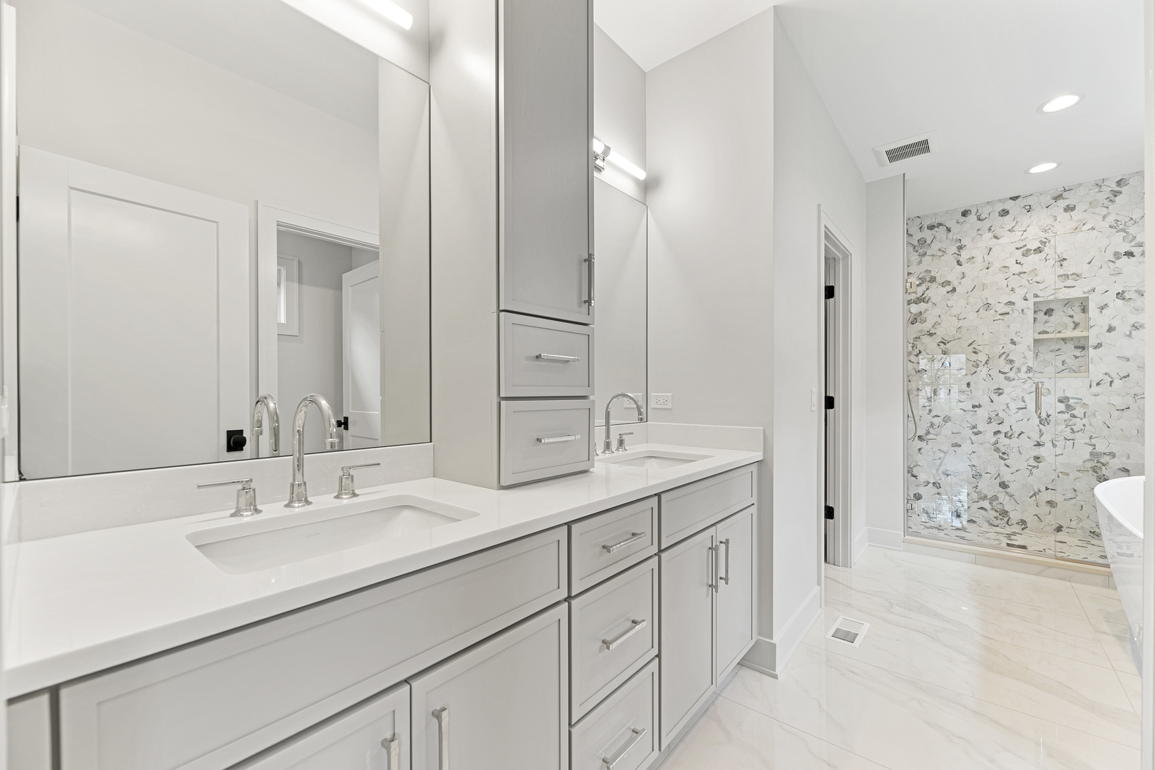 1672 Huntington Lane, Highland Park, IL 60035