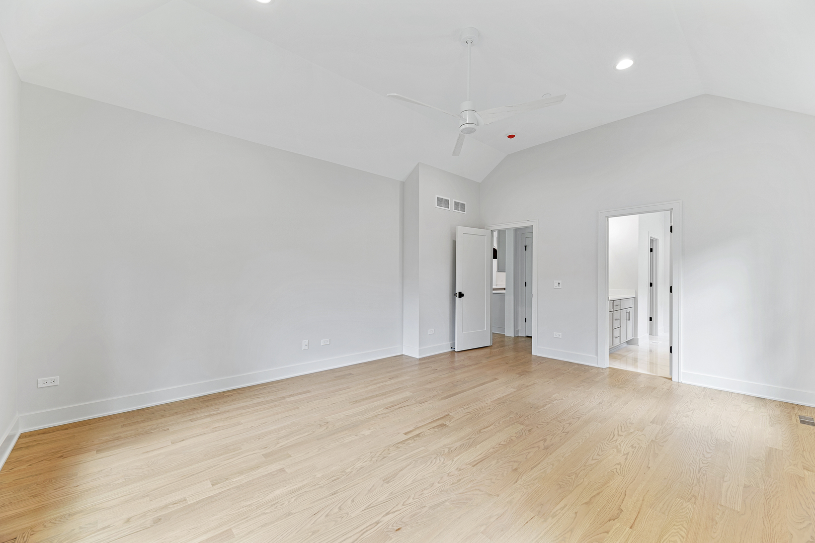 1672 Huntington Lane, Highland Park, IL 60035