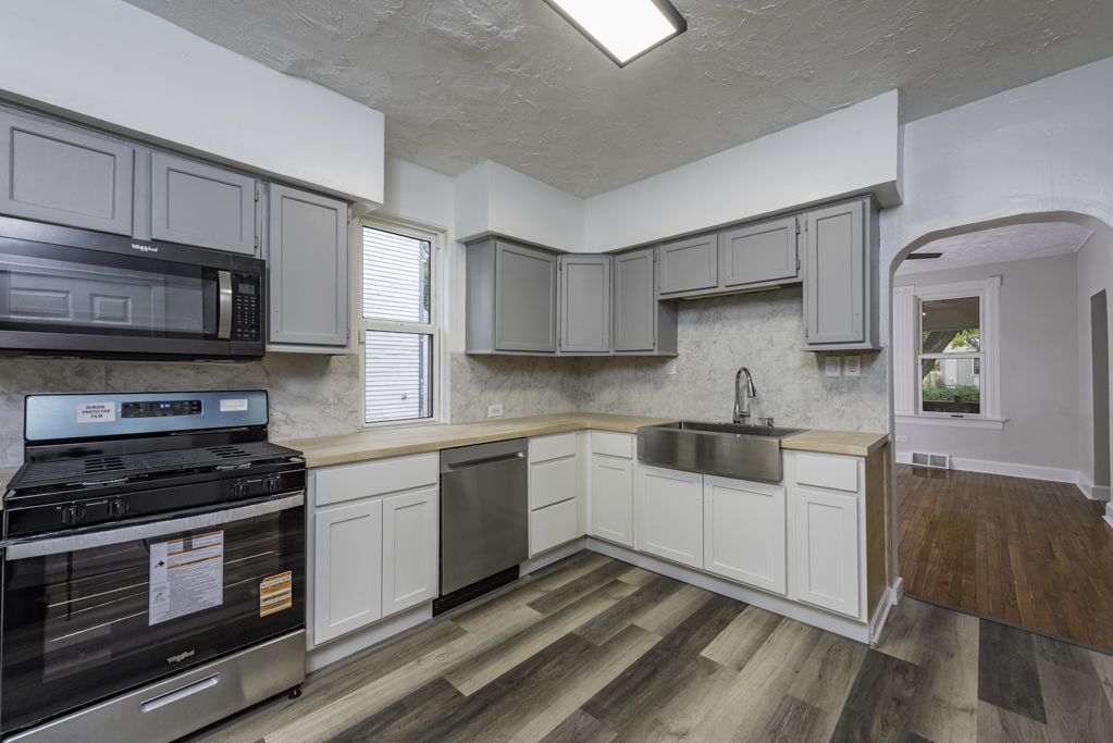 3020 Ezekiel Avenue, Zion, IL 60099