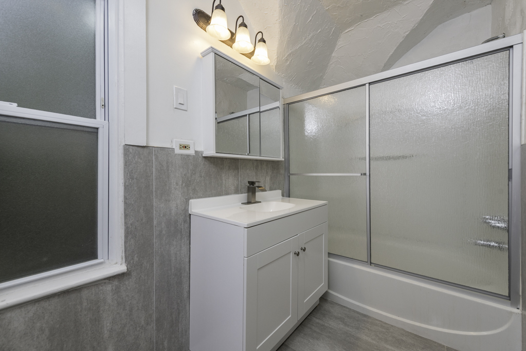 3020 Ezekiel Avenue, Zion, IL 60099