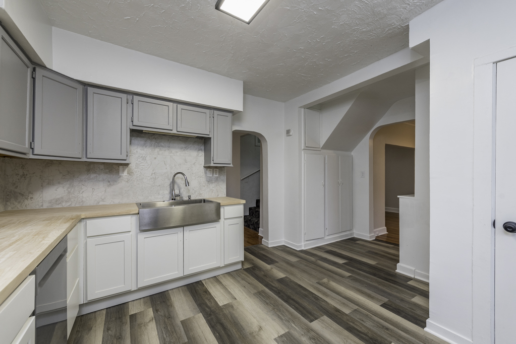 3020 Ezekiel Avenue, Zion, IL 60099