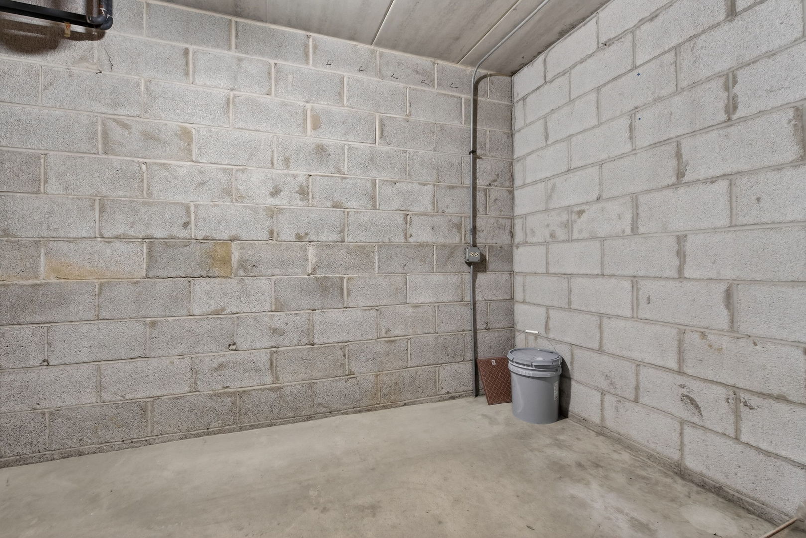 8150 Brookside Drive #204, Palos Park, IL 60464