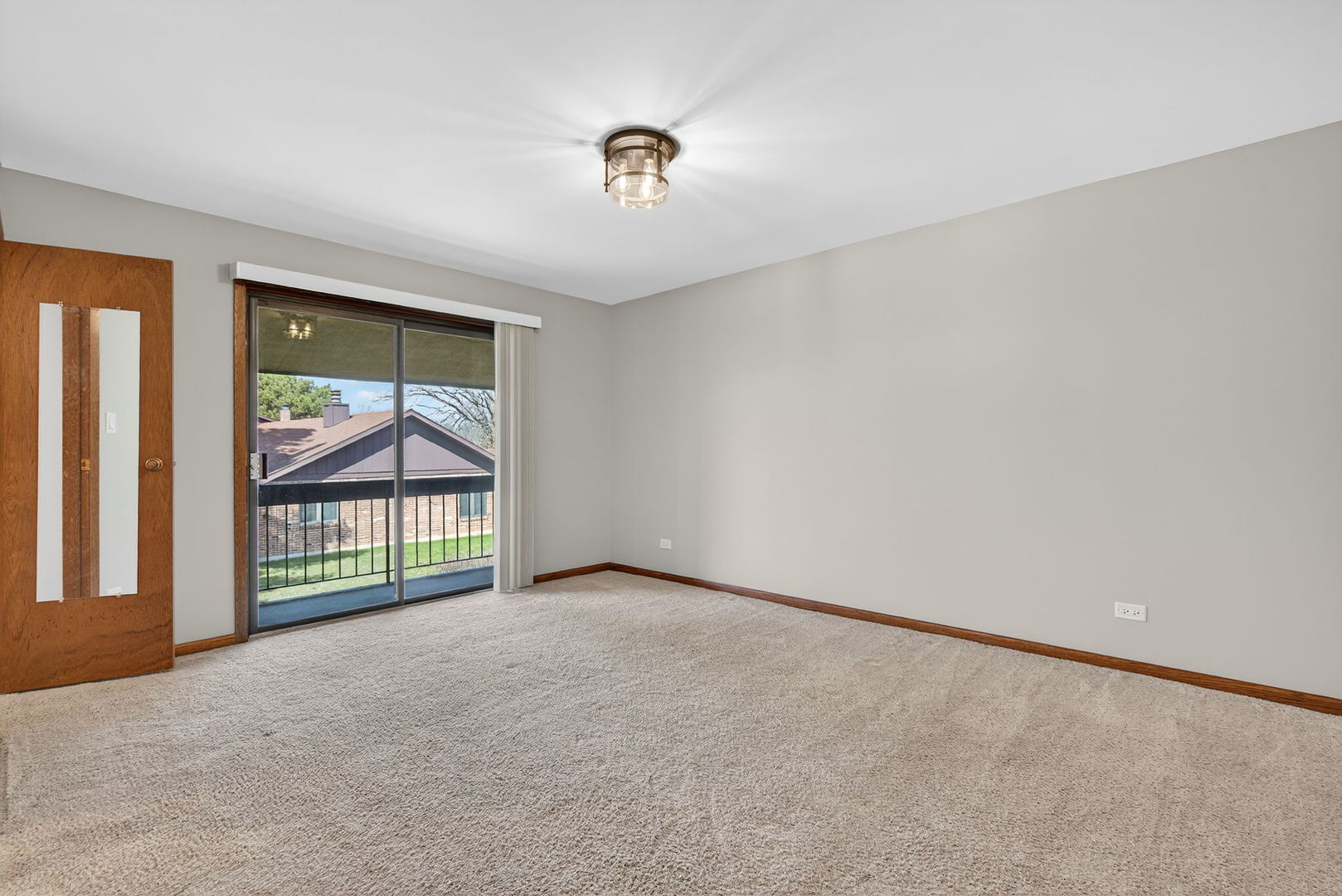 8150 Brookside Drive #204, Palos Park, IL 60464