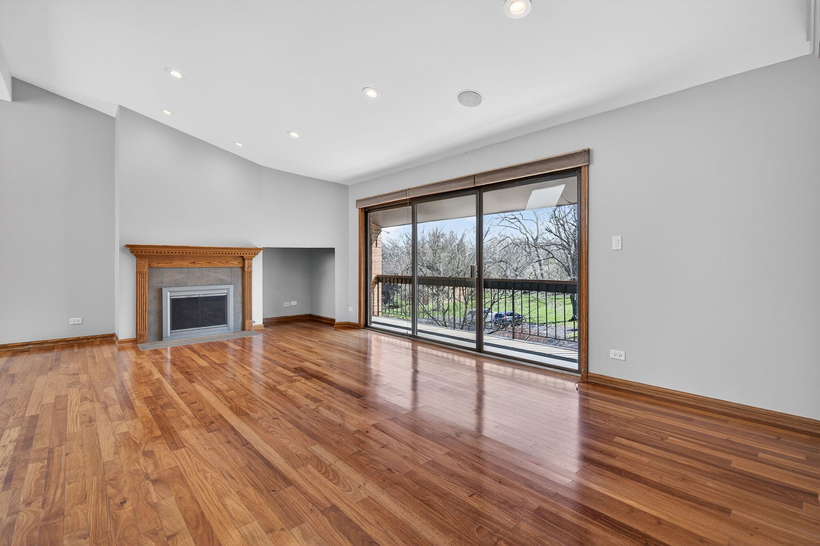 8150 Brookside Drive #204, Palos Park, IL 60464