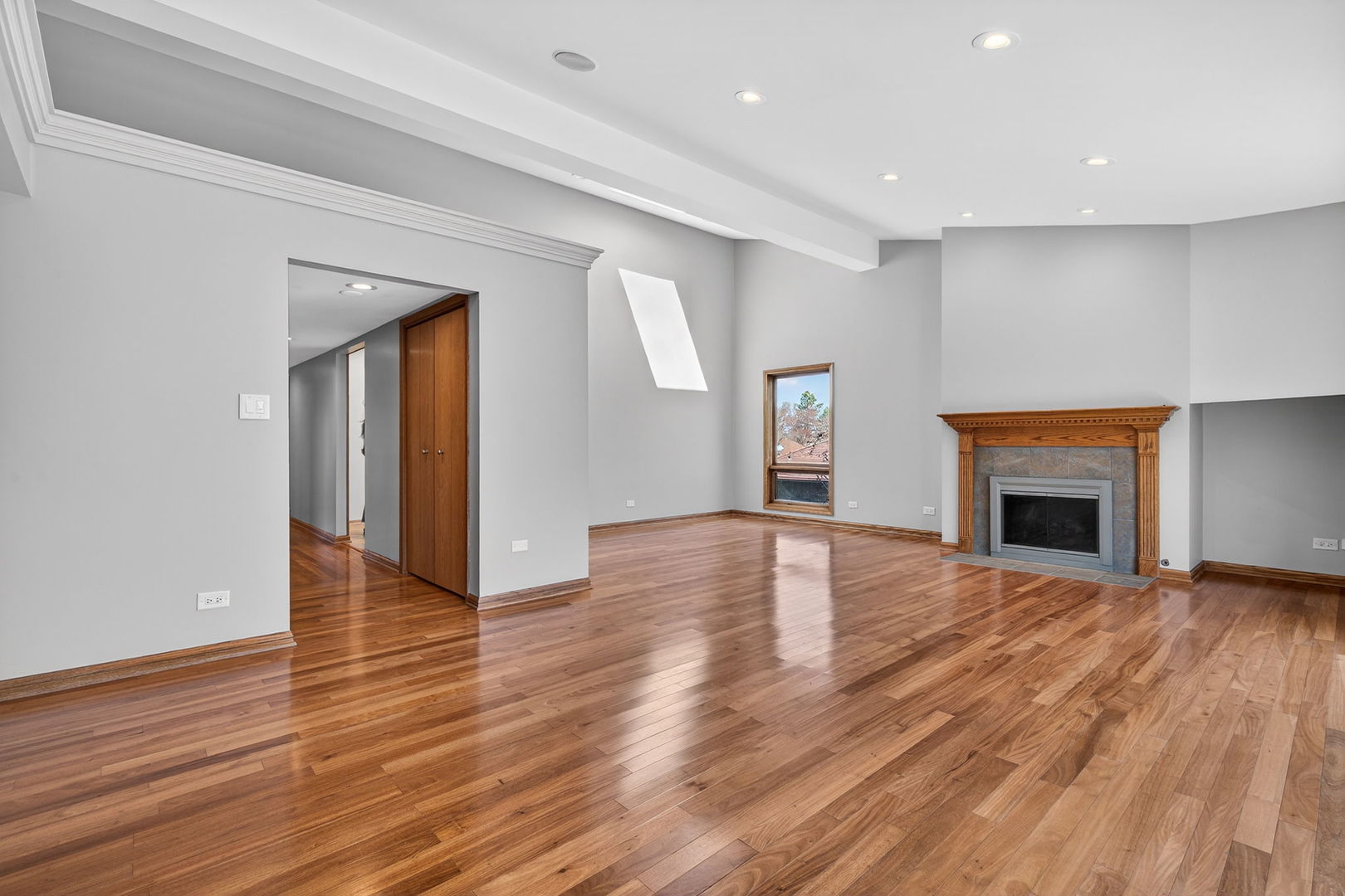 8150 Brookside Drive #204, Palos Park, IL 60464