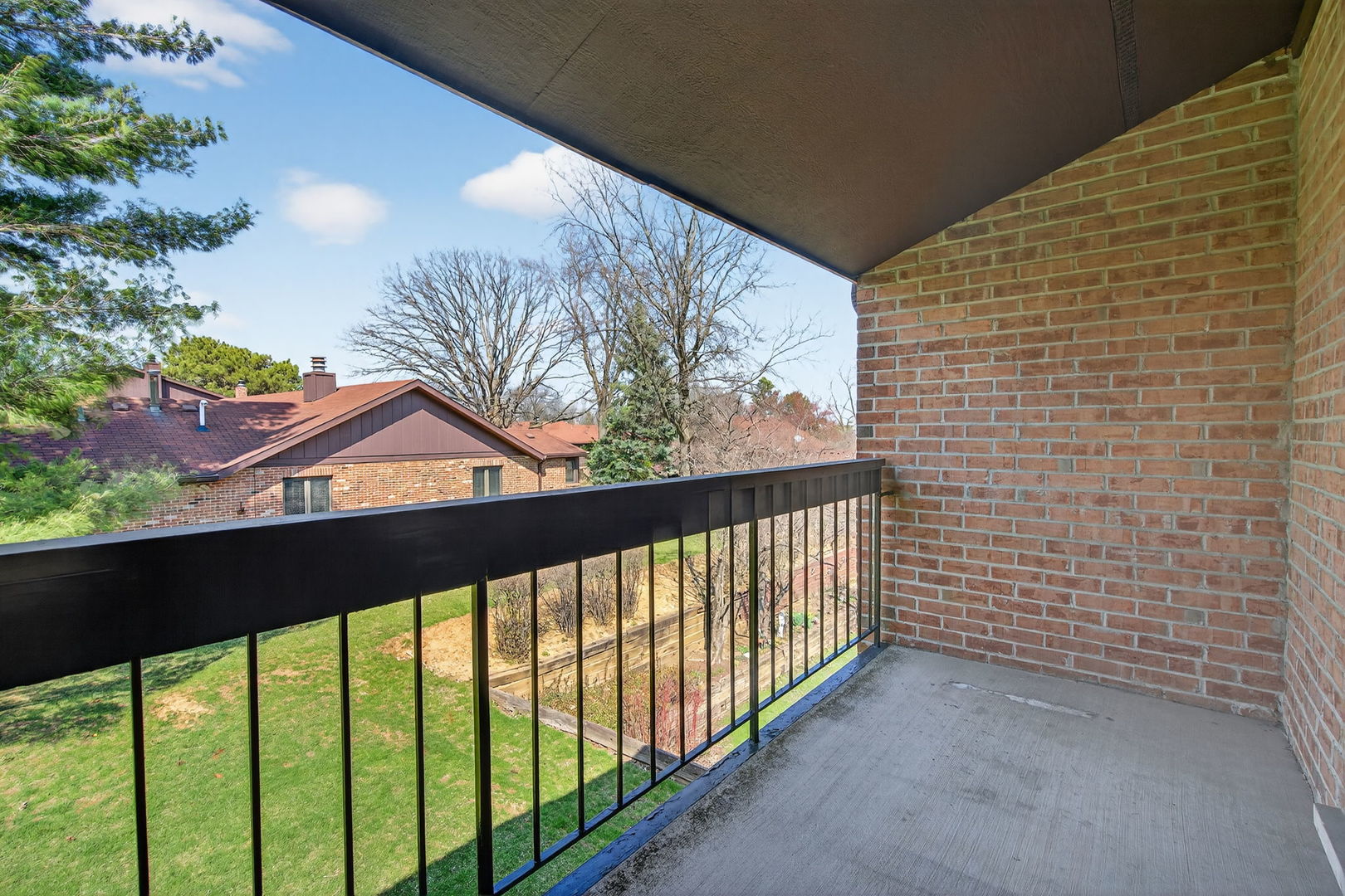 8150 Brookside Drive #204, Palos Park, IL 60464