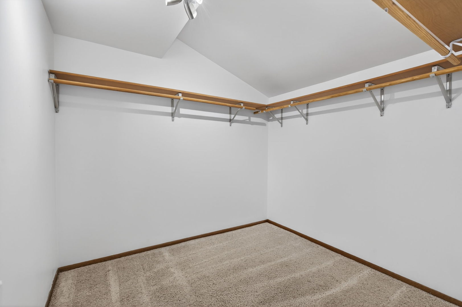 8150 Brookside Drive #204, Palos Park, IL 60464