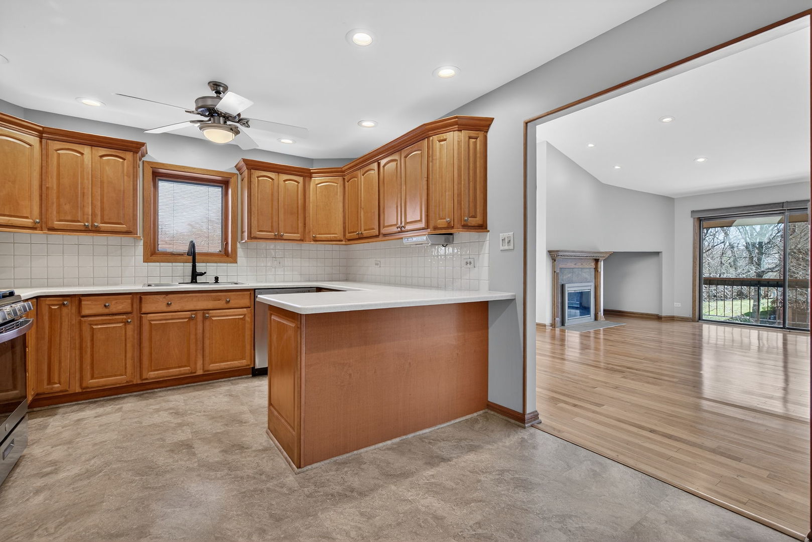 8150 Brookside Drive #204, Palos Park, IL 60464