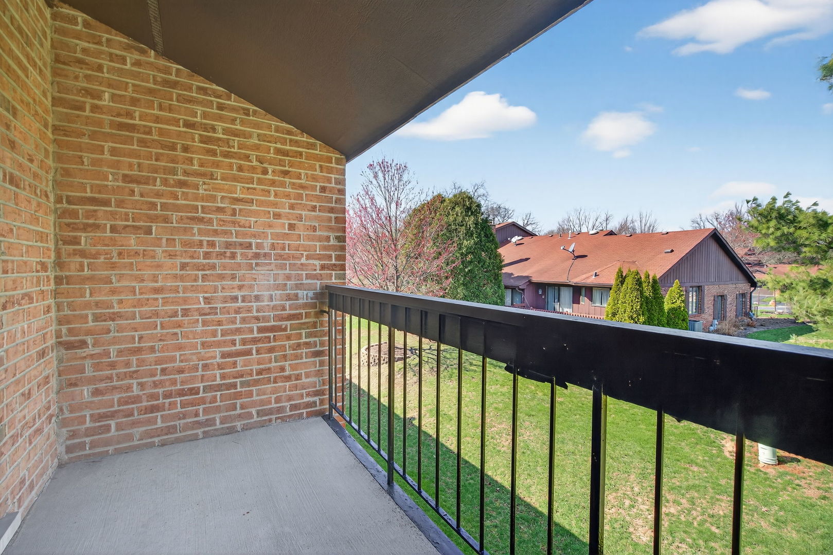 8150 Brookside Drive #204, Palos Park, IL 60464