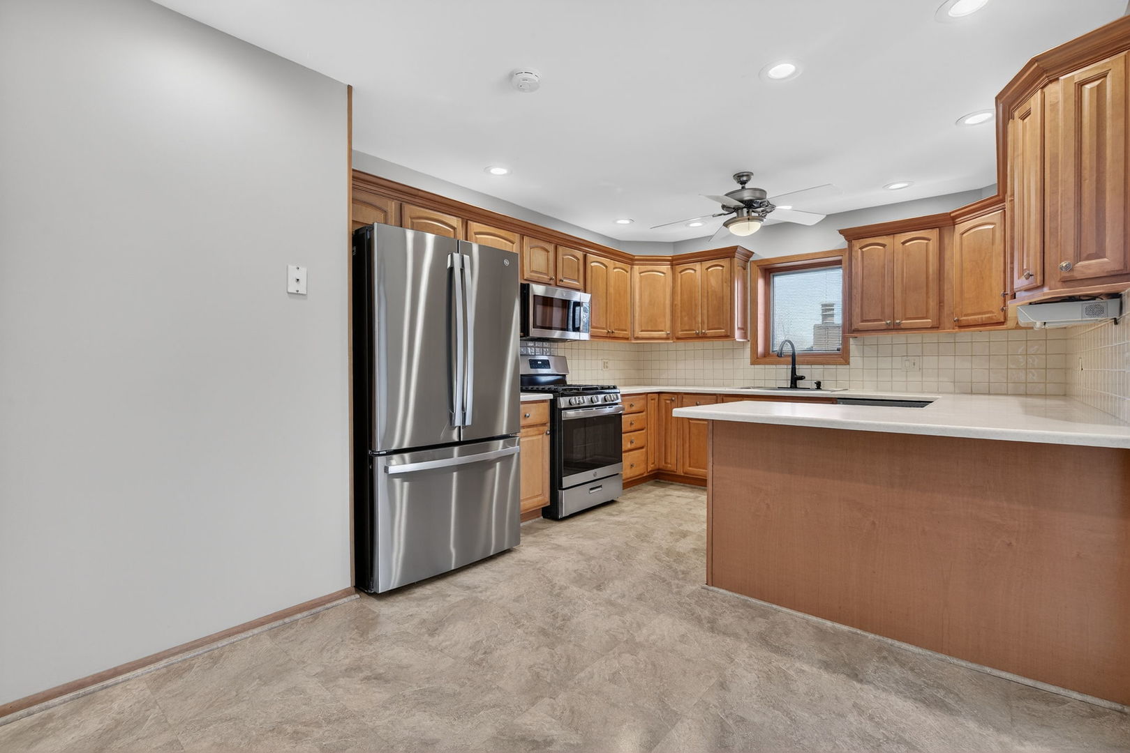 8150 Brookside Drive #204, Palos Park, IL 60464