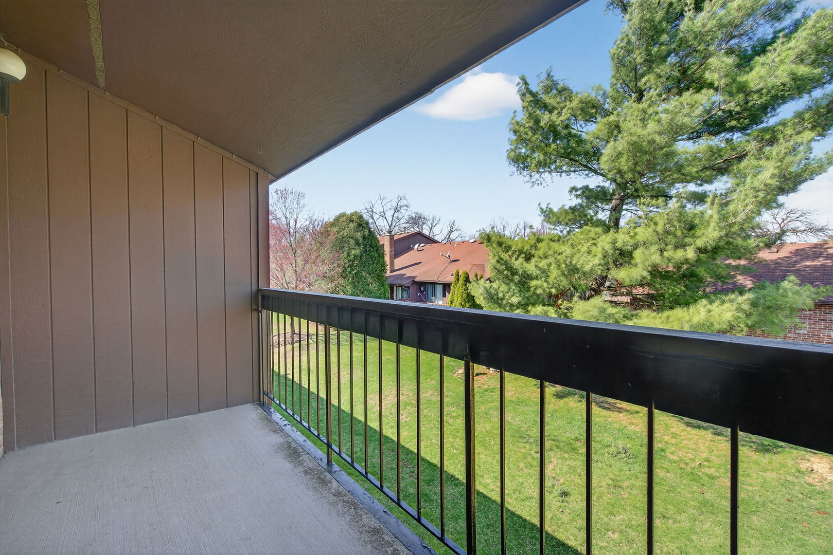 8150 Brookside Drive #204, Palos Park, IL 60464