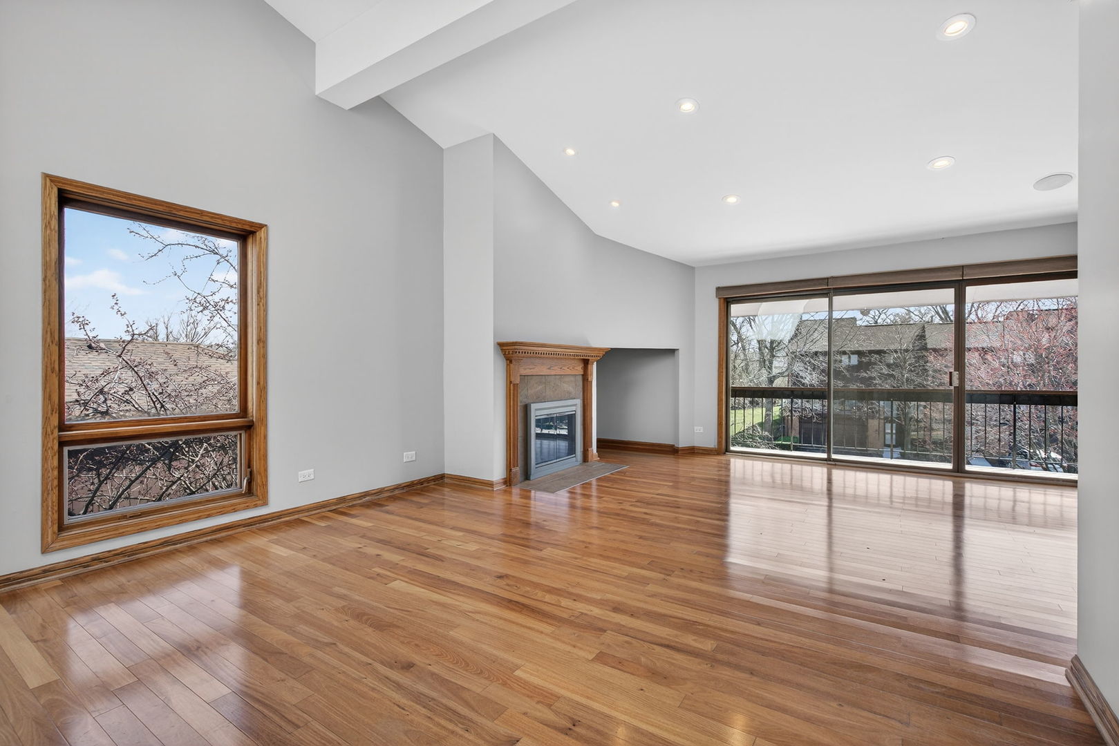 8150 Brookside Drive #204, Palos Park, IL 60464