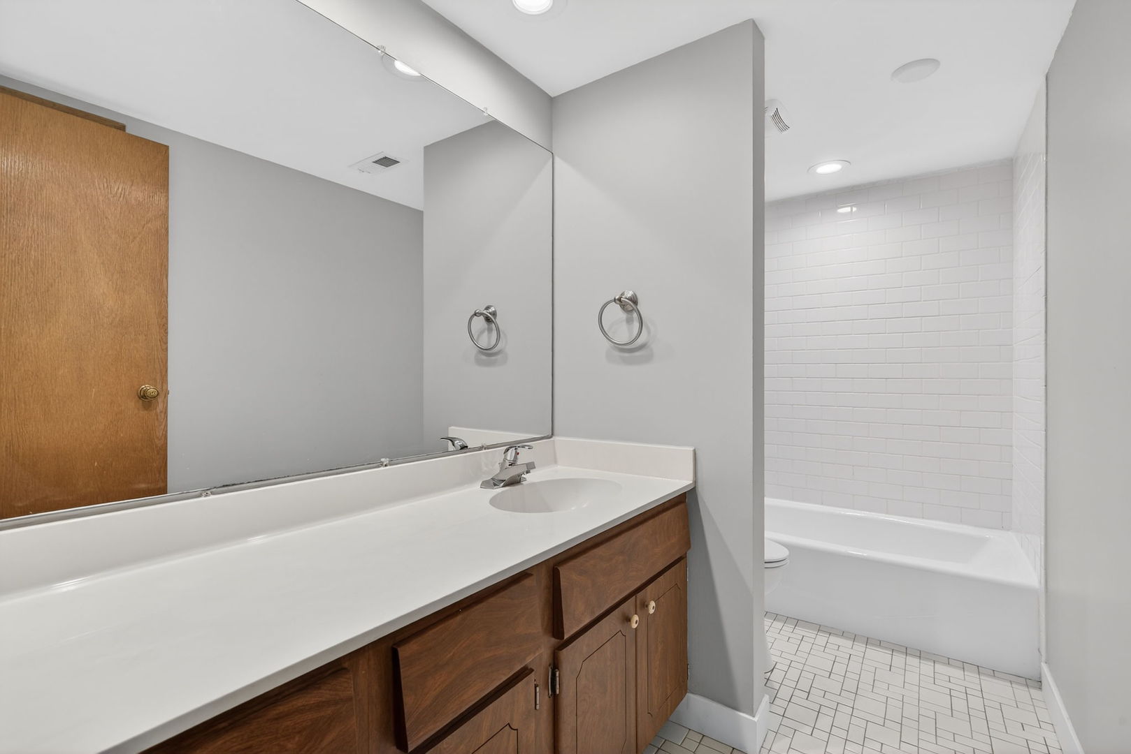 8150 Brookside Drive #204, Palos Park, IL 60464