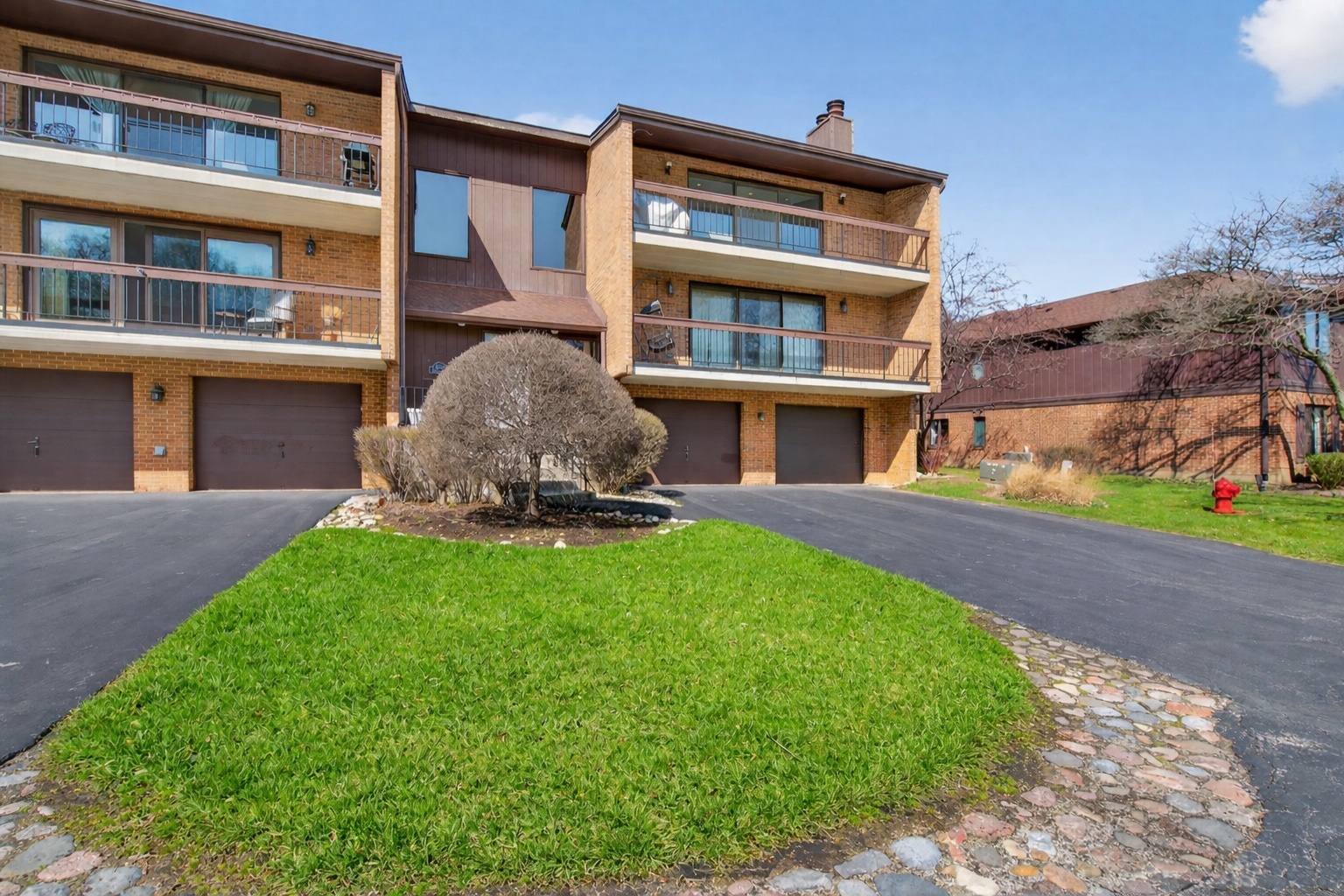8150 Brookside Drive #204, Palos Park, IL 60464