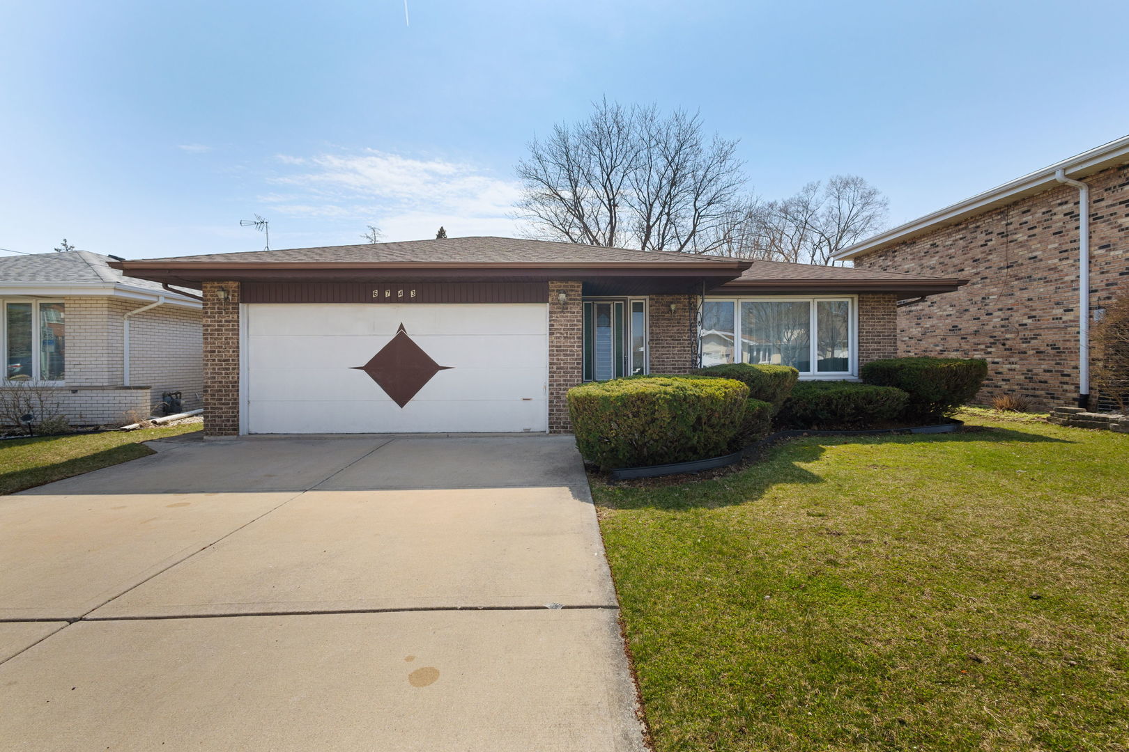 6743 W 89th Place, Oak Lawn, IL 60453