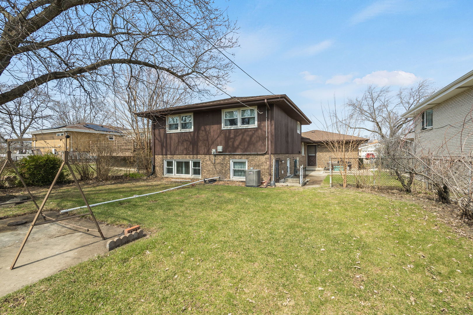 6743 W 89th Place, Oak Lawn, IL 60453