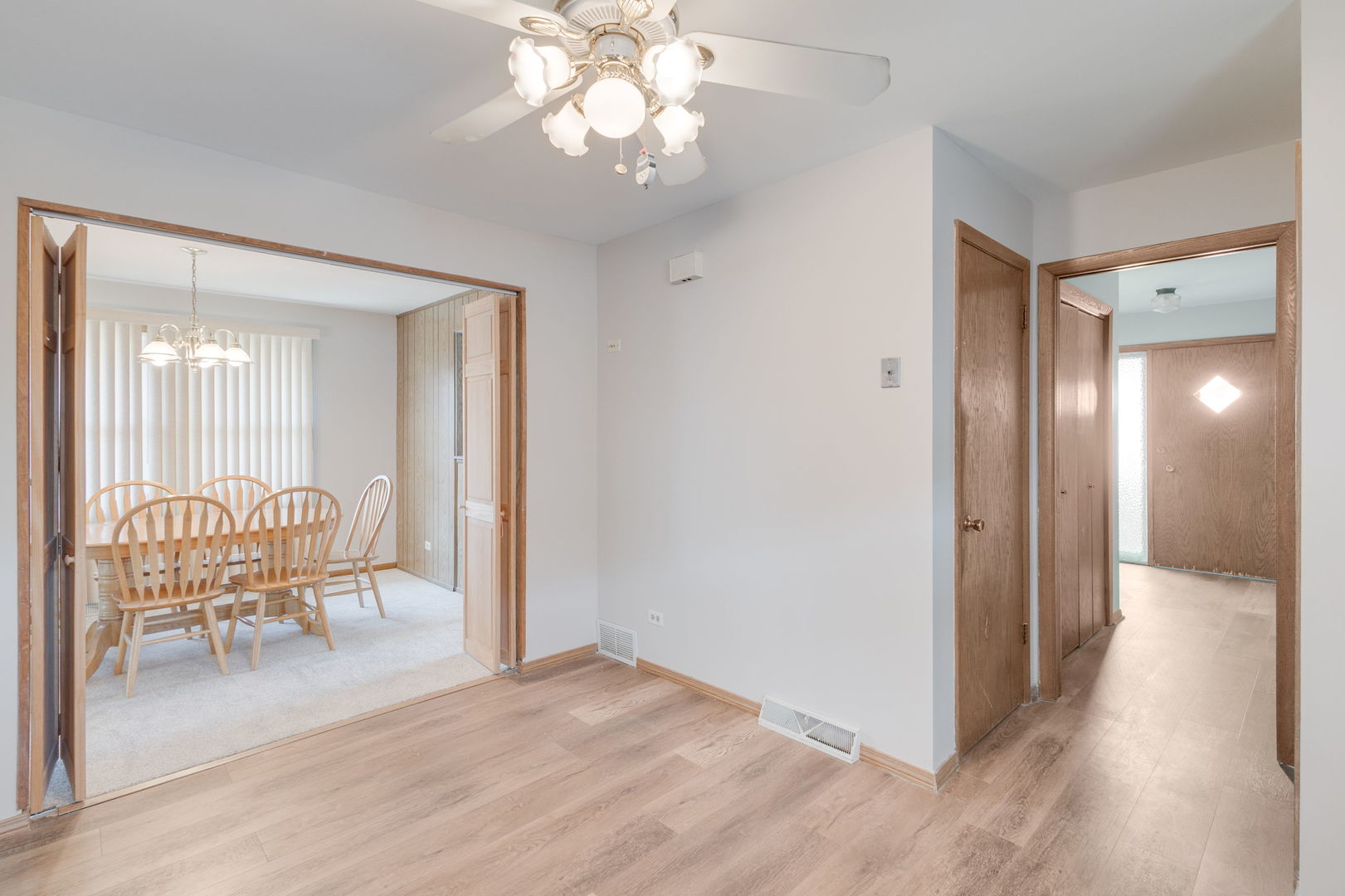 6743 W 89th Place, Oak Lawn, IL 60453