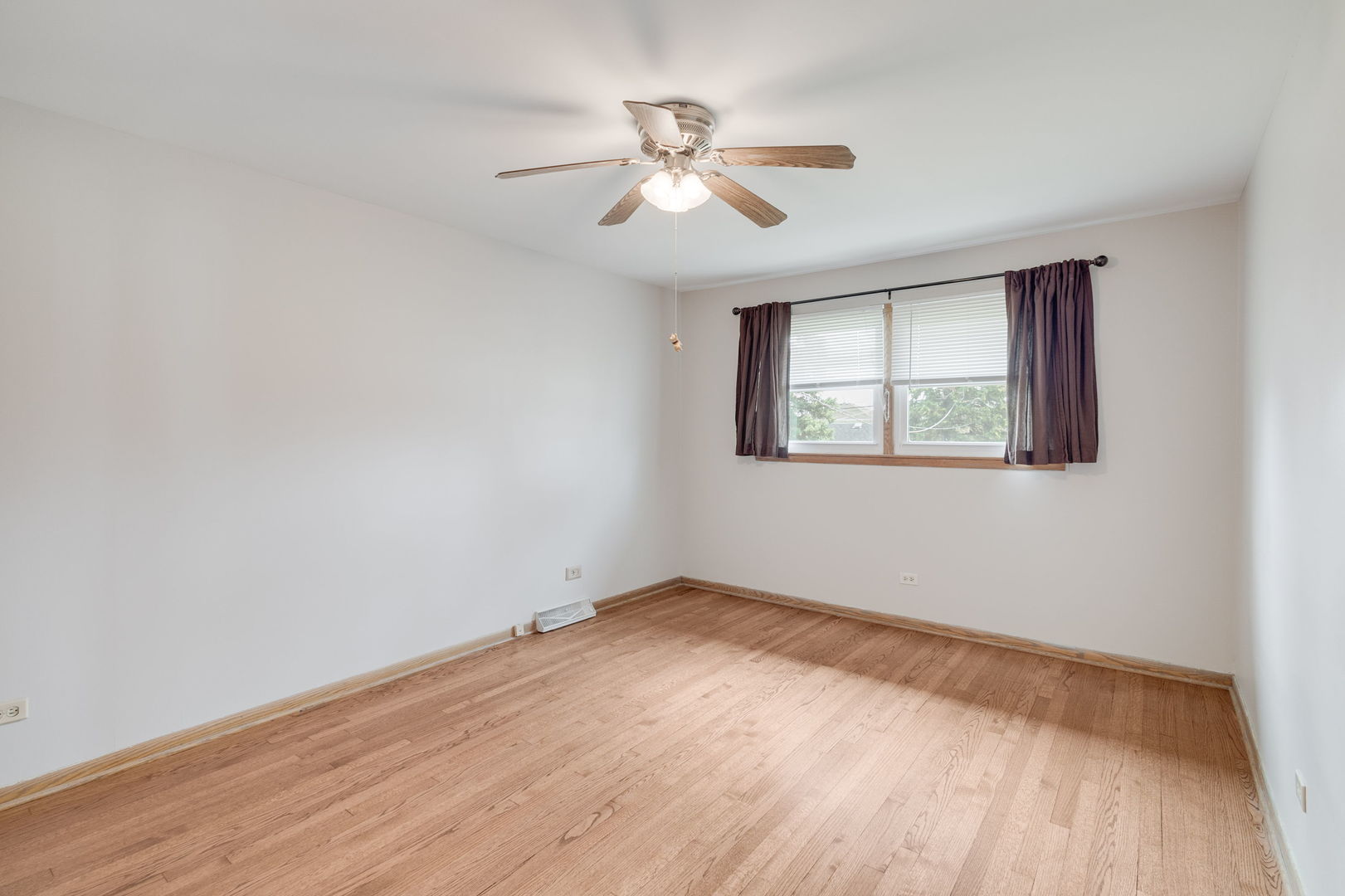 6743 W 89th Place, Oak Lawn, IL 60453