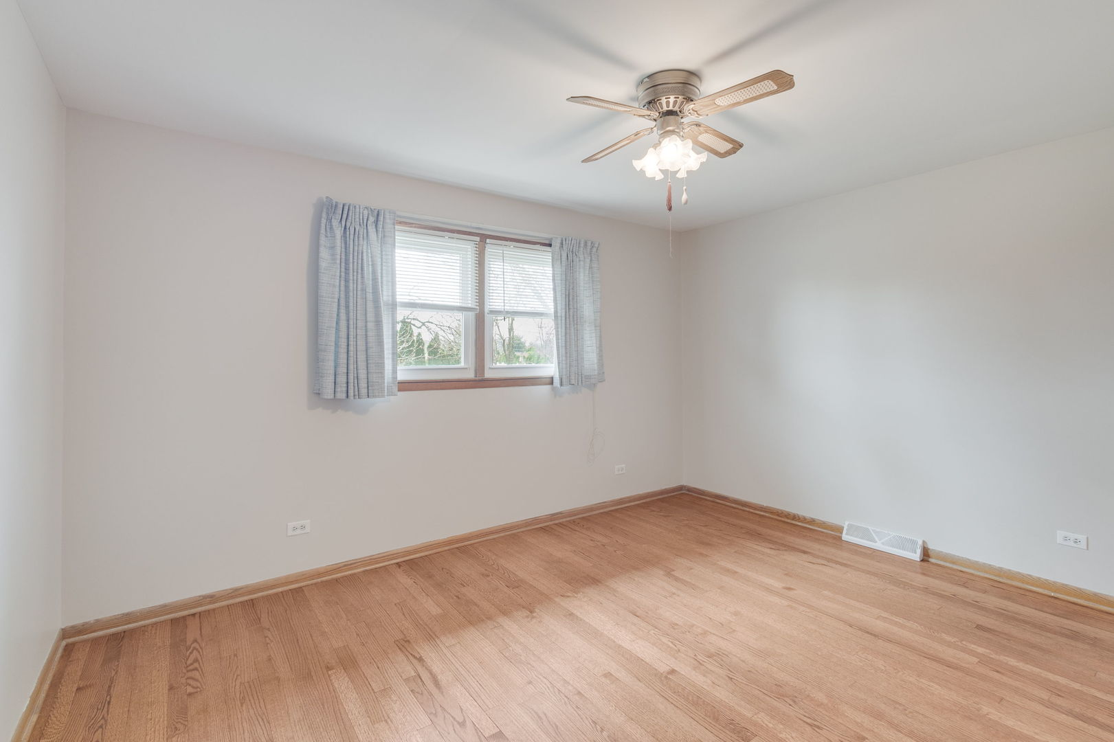 6743 W 89th Place, Oak Lawn, IL 60453