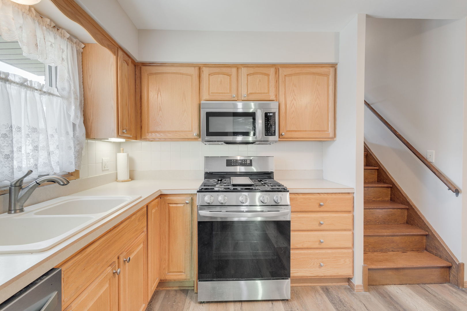 6743 W 89th Place, Oak Lawn, IL 60453