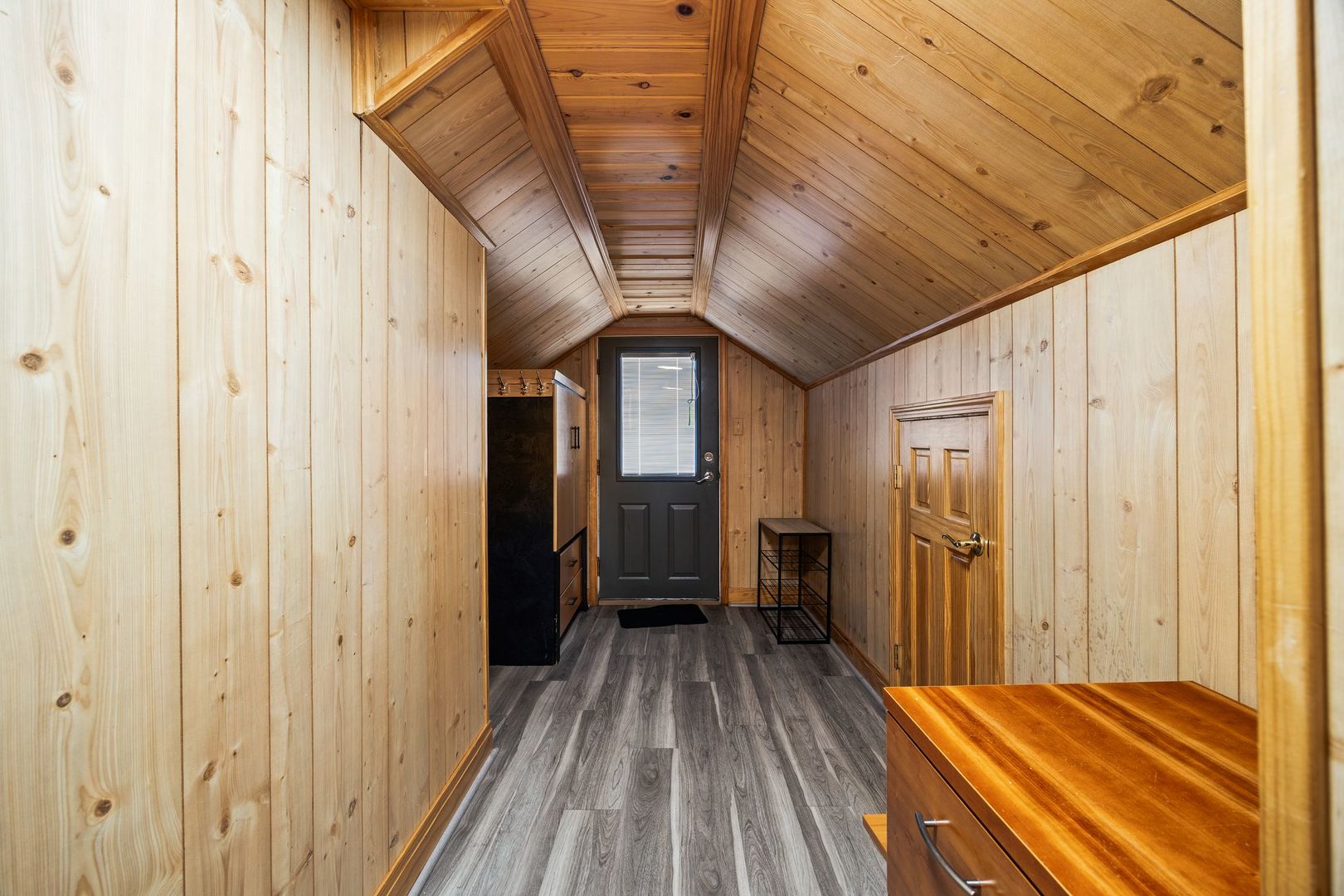 5700 W Melrose Street, Chicago, IL 60634