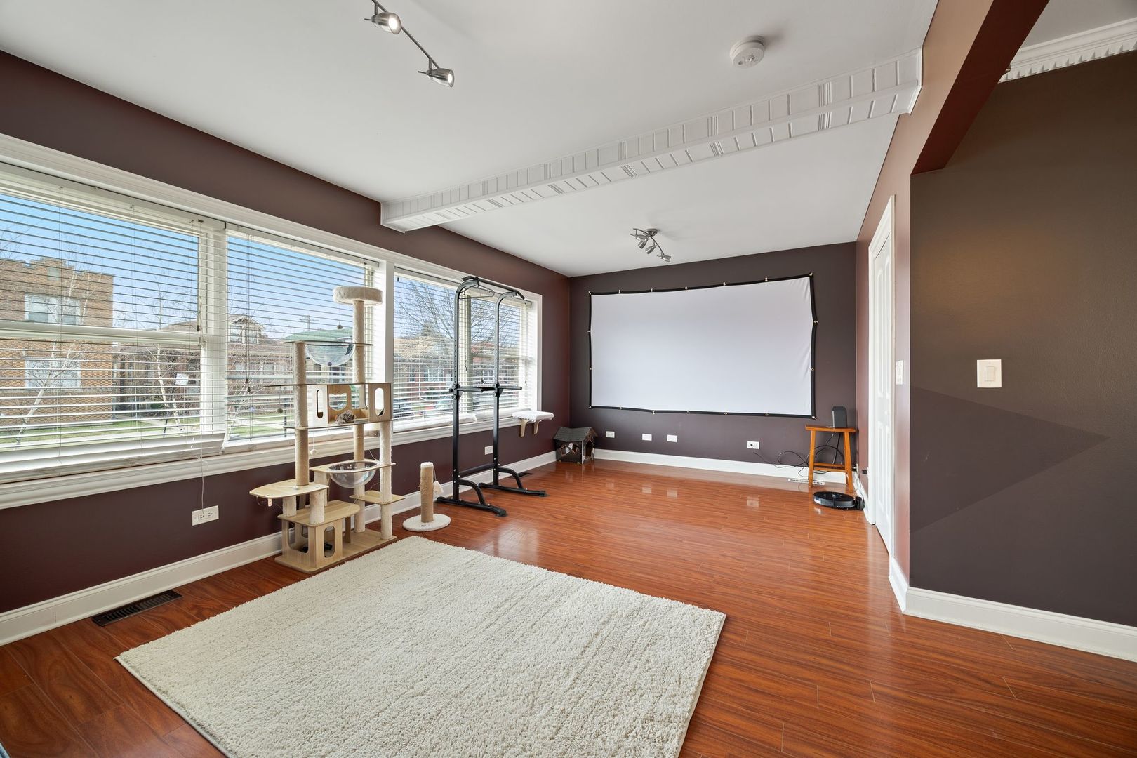 5700 W Melrose Street, Chicago, IL 60634