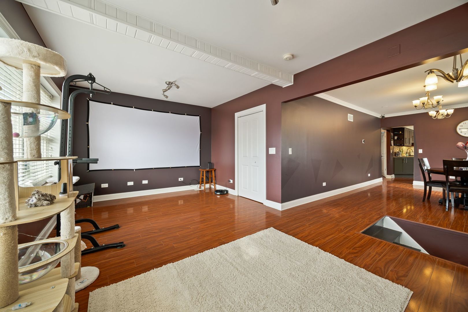 5700 W Melrose Street, Chicago, IL 60634