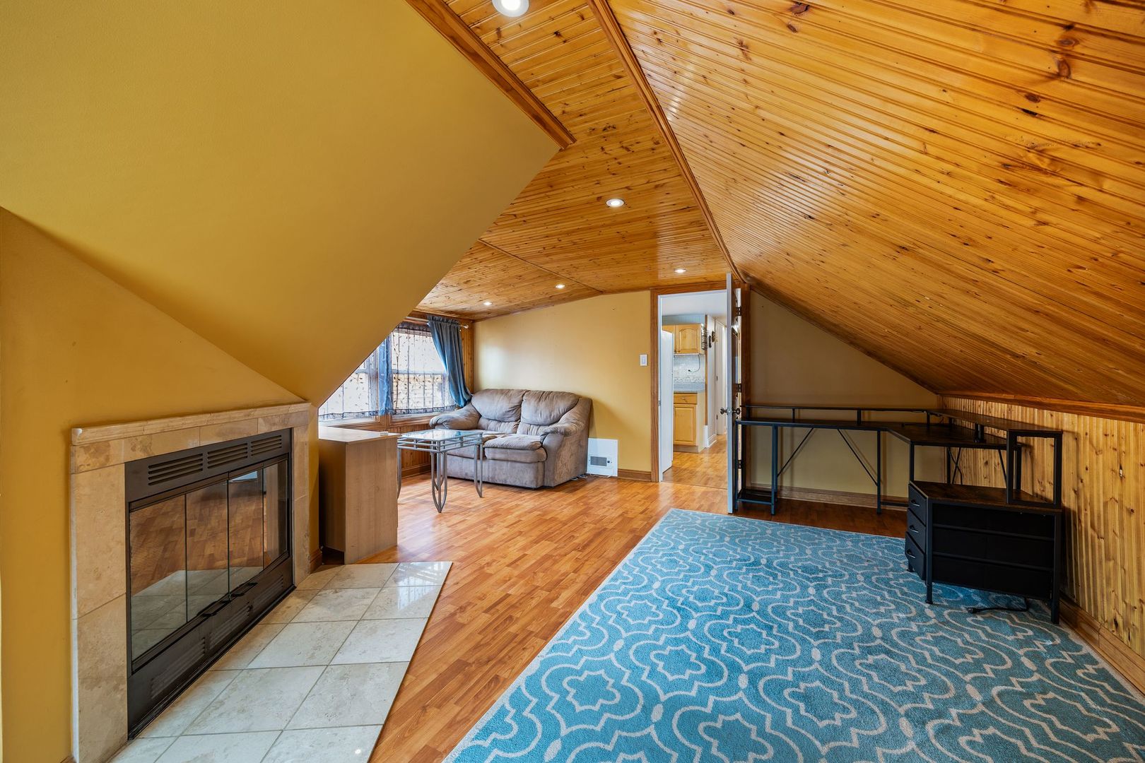 5700 W Melrose Street, Chicago, IL 60634