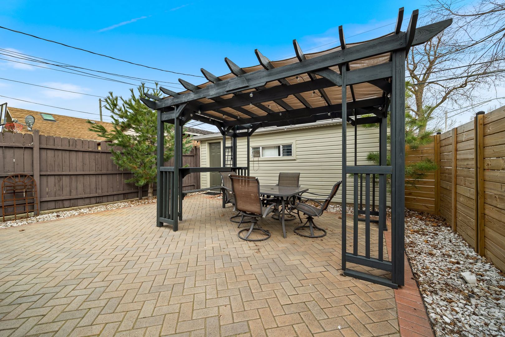 5700 W Melrose Street, Chicago, IL 60634