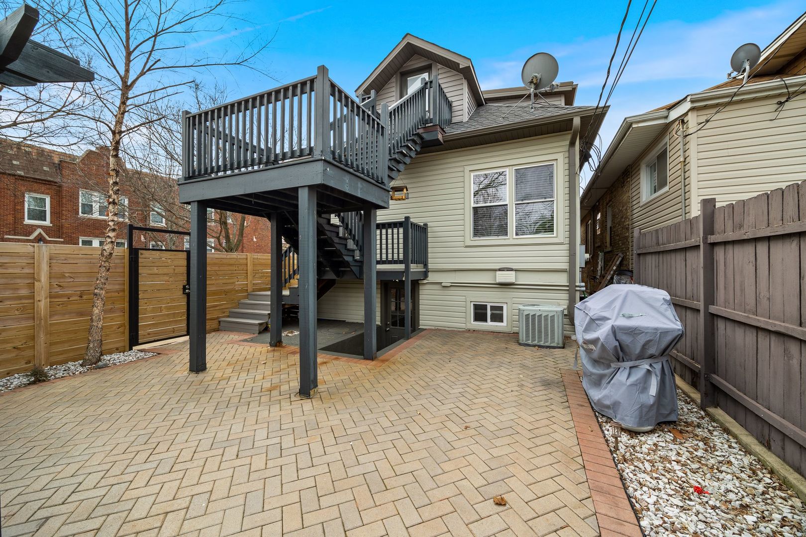 5700 W Melrose Street, Chicago, IL 60634