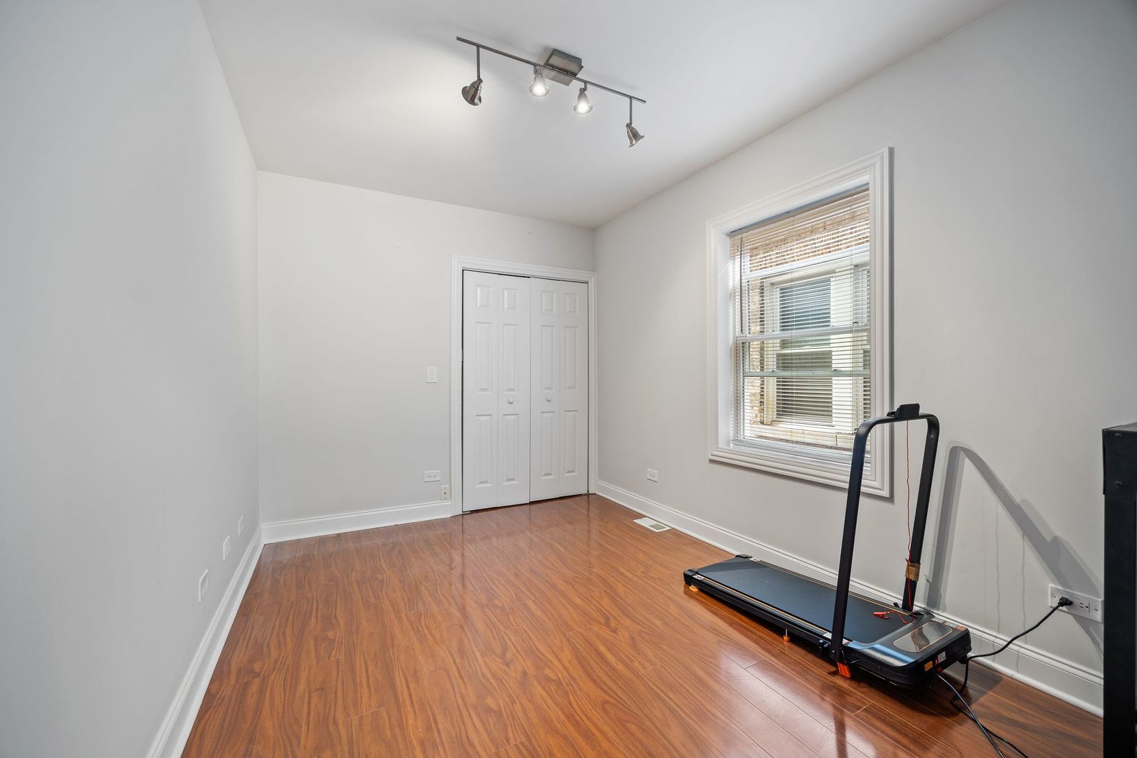 5700 W Melrose Street, Chicago, IL 60634