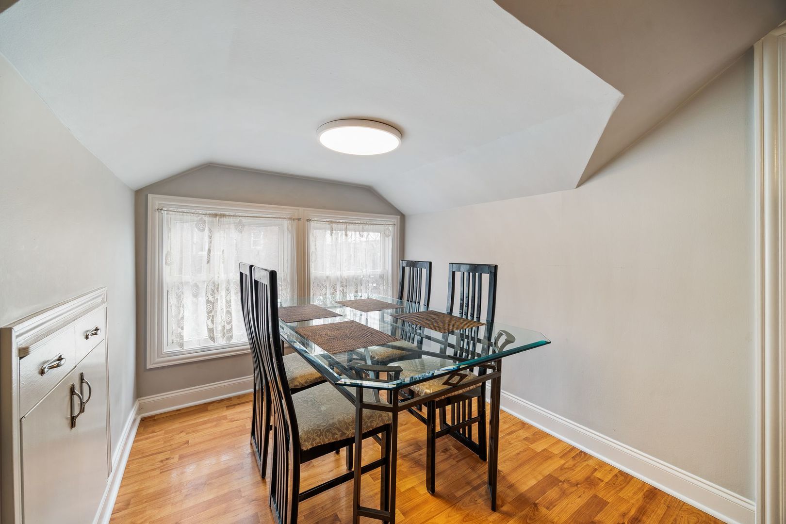 5700 W Melrose Street, Chicago, IL 60634