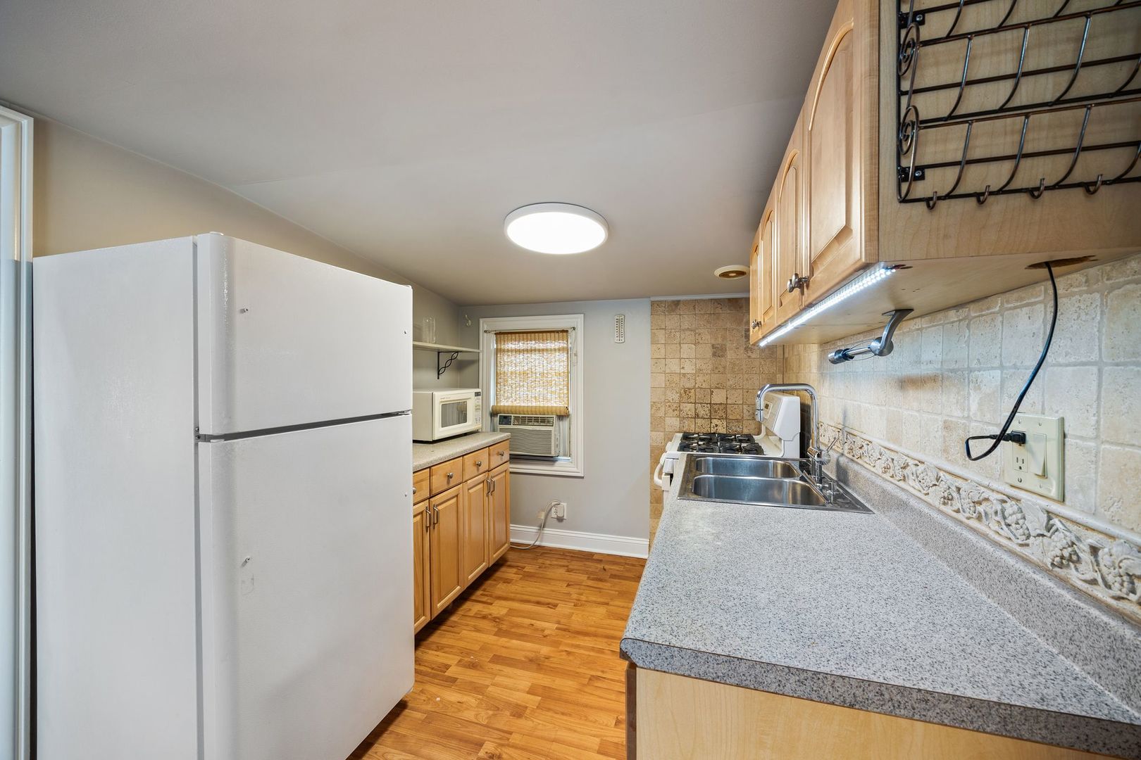 5700 W Melrose Street, Chicago, IL 60634