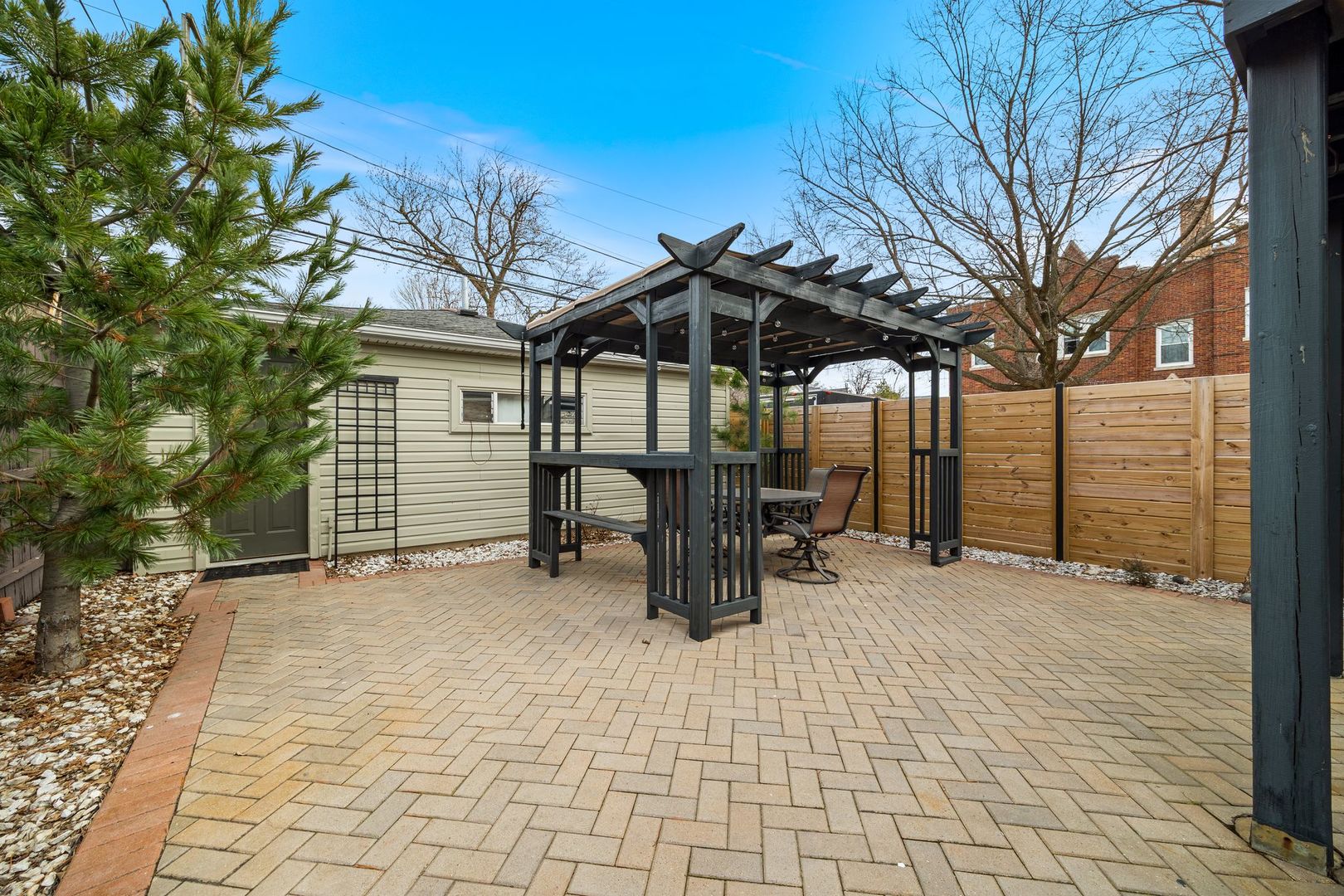 5700 W Melrose Street, Chicago, IL 60634