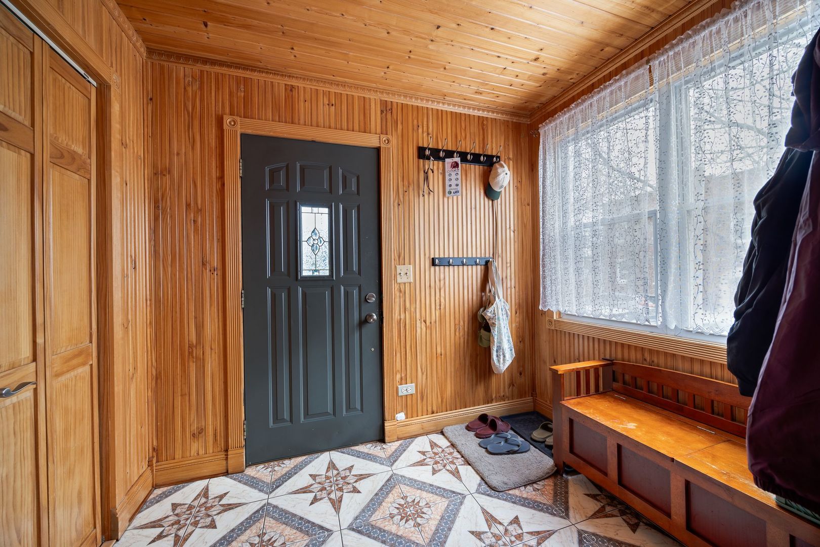 5700 W Melrose Street, Chicago, IL 60634