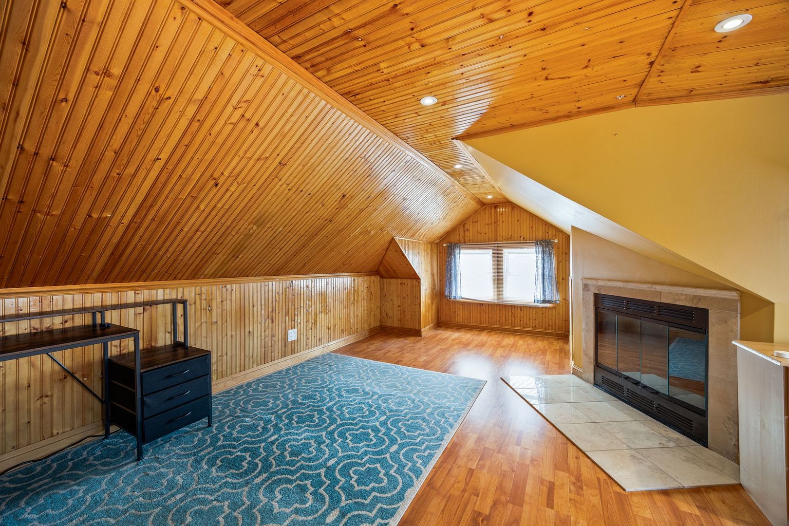 5700 W Melrose Street, Chicago, IL 60634