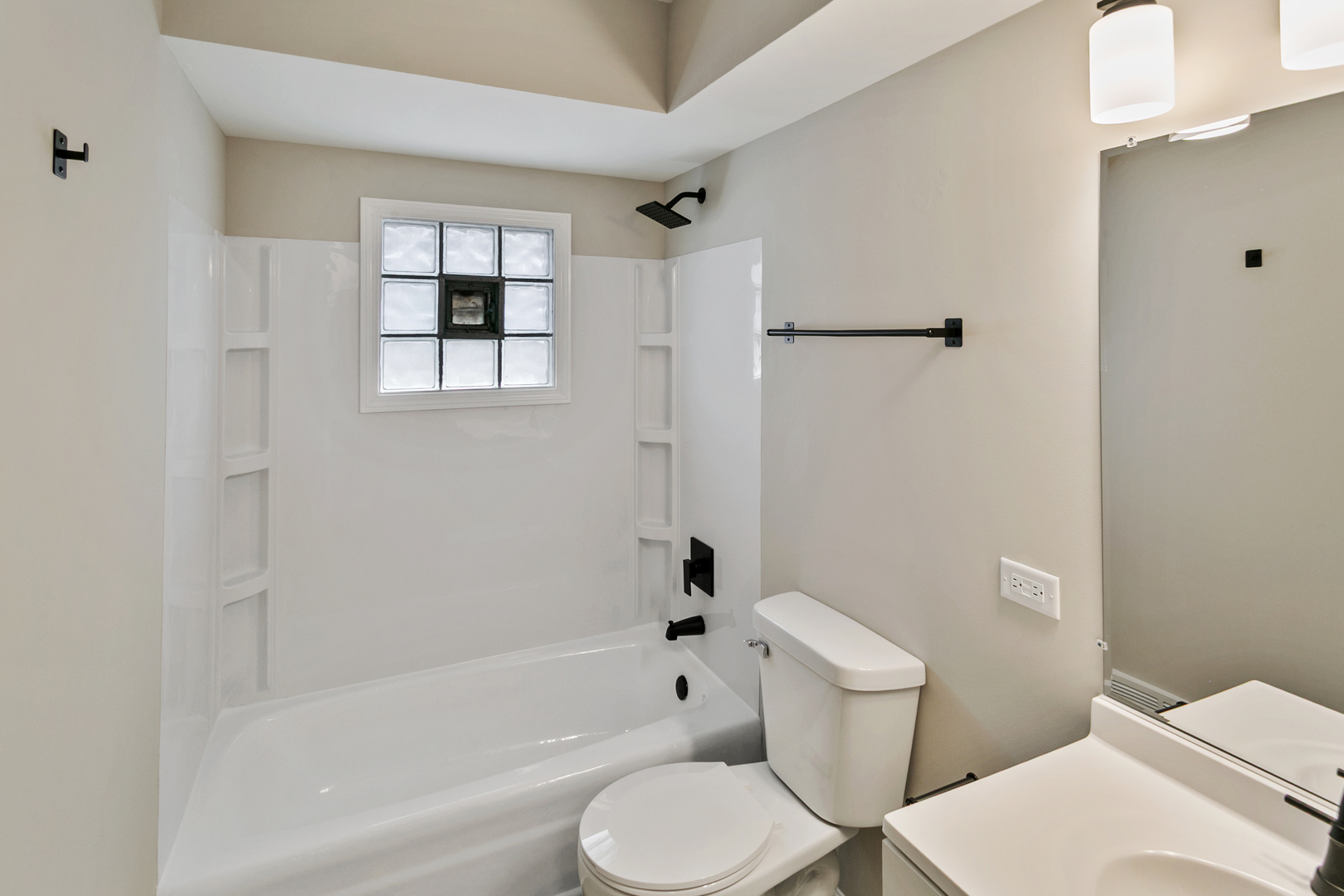 14129 S Hoxie Avenue, Burnham, IL 60633