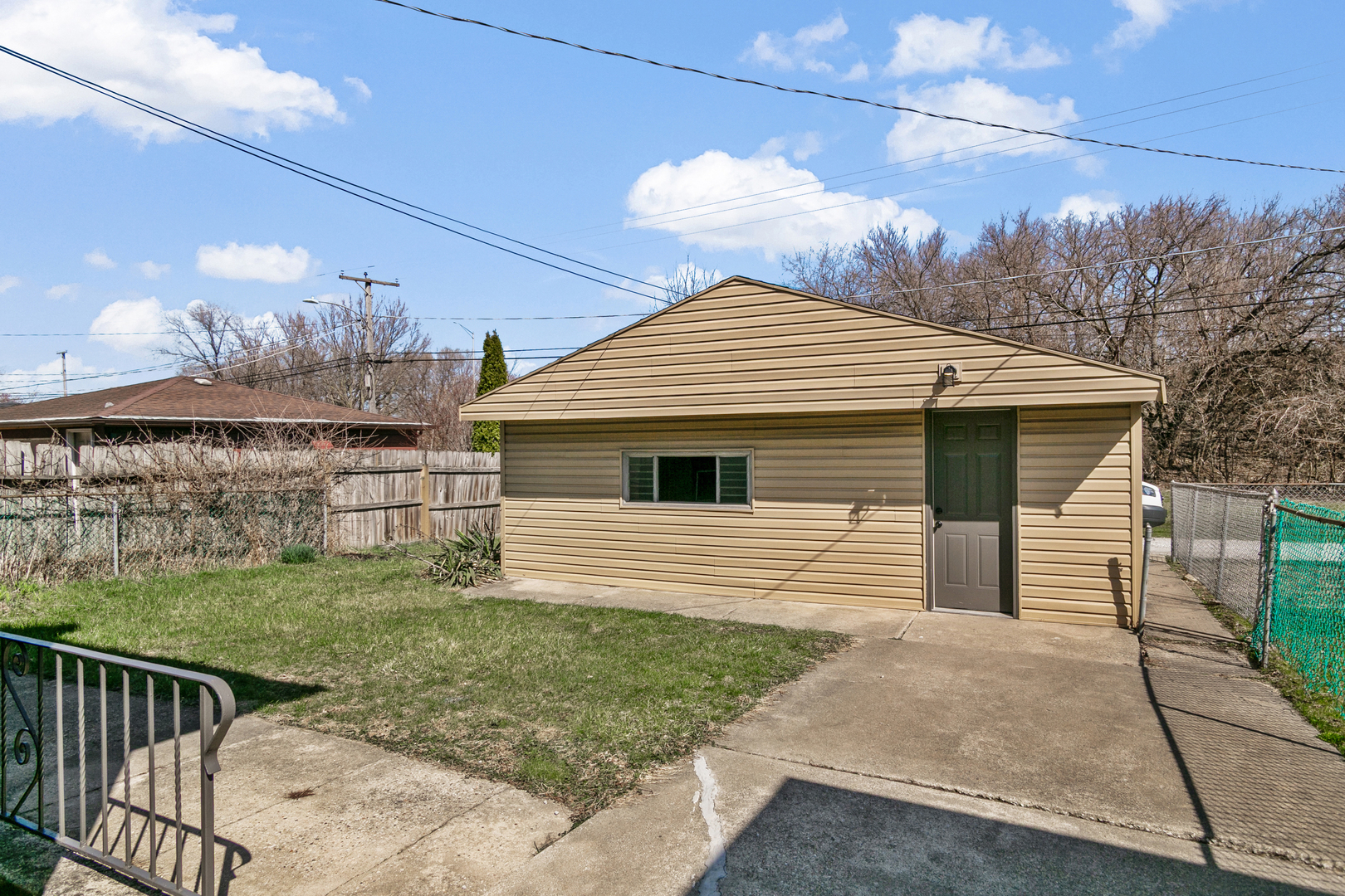 14129 S Hoxie Avenue, Burnham, IL 60633
