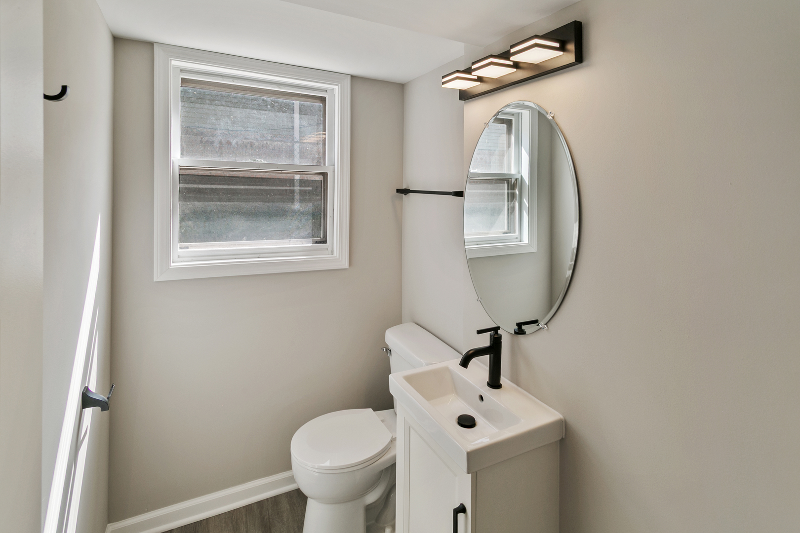 14129 S Hoxie Avenue, Burnham, IL 60633