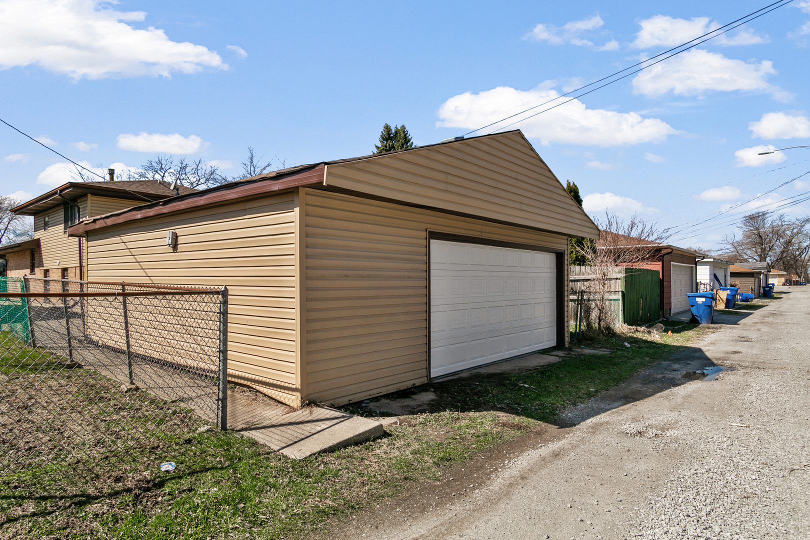 14129 S Hoxie Avenue, Burnham, IL 60633