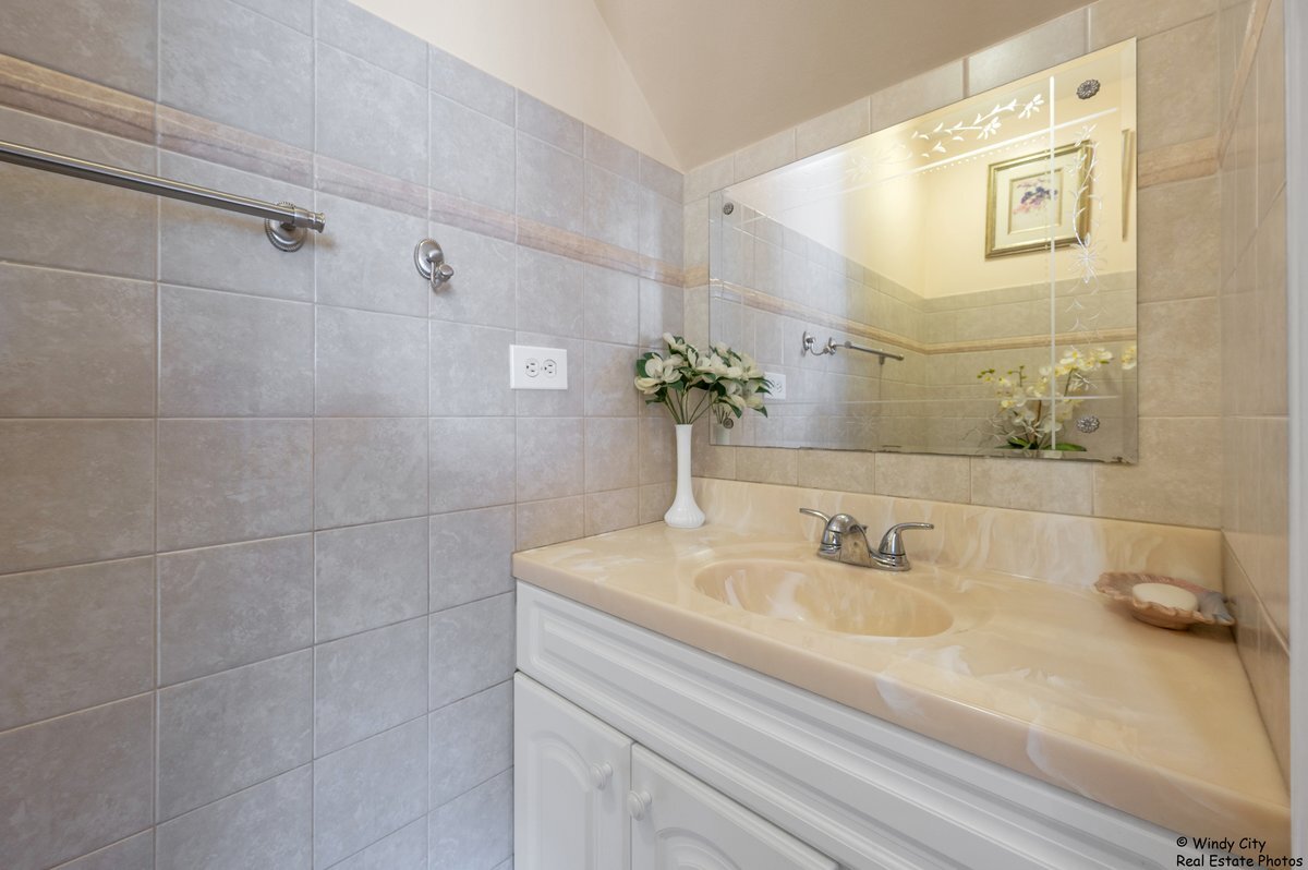 1346 S Lorraine Road #E, Wheaton, IL 60189