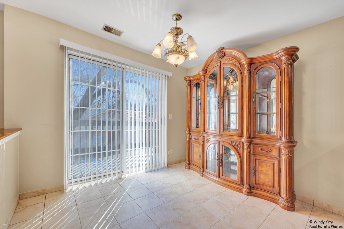 1346 S Lorraine Road #E, Wheaton, IL 60189