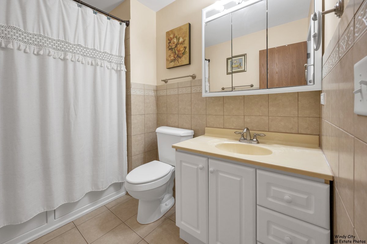 1346 S Lorraine Road #E, Wheaton, IL 60189