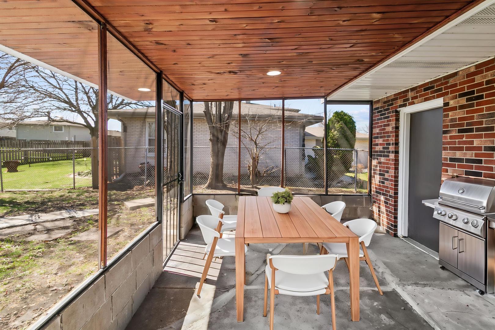 6151 Victoria Drive, Oak Forest, IL 60452