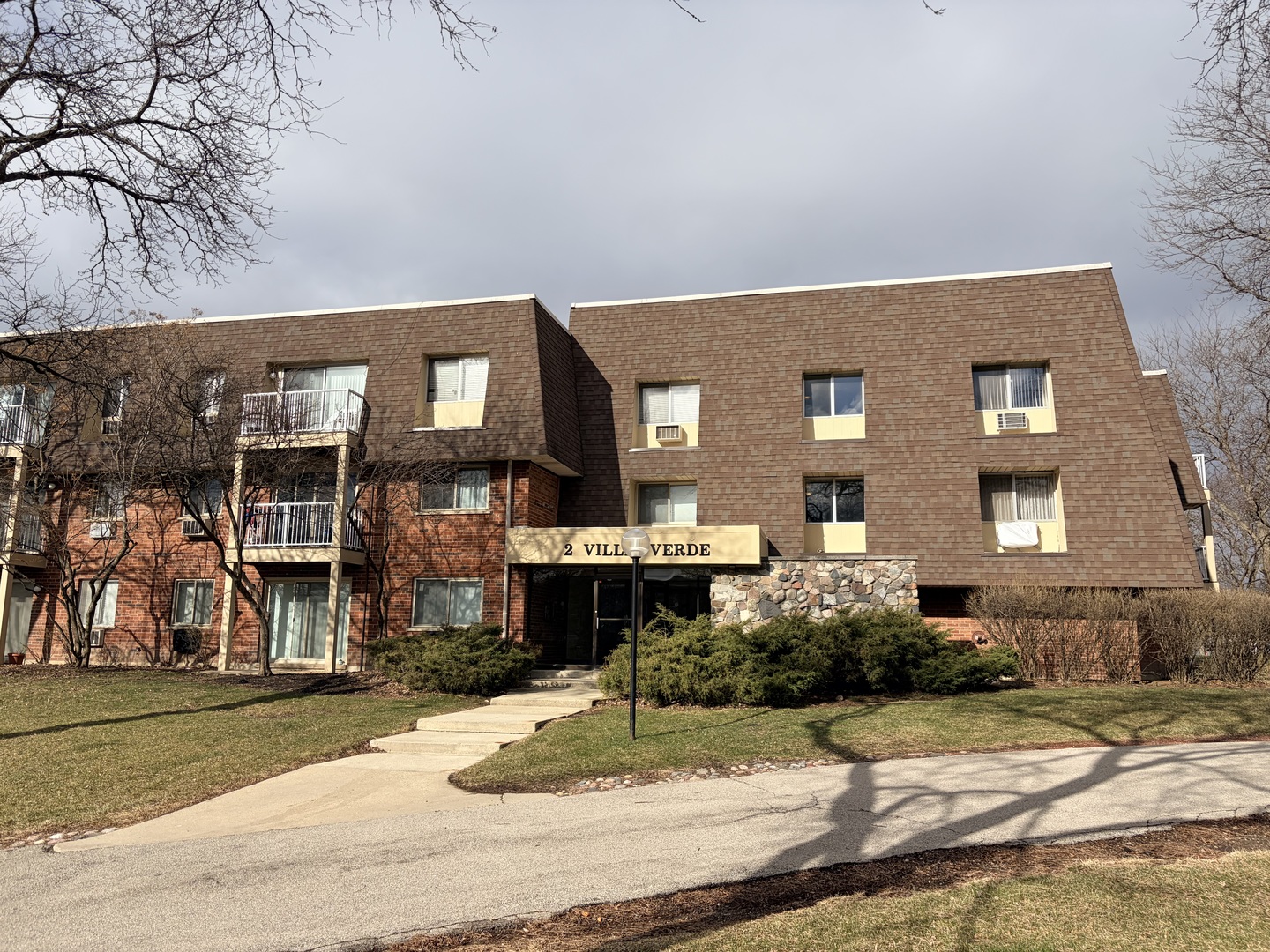 2 Villa Verde Drive #201, Buffalo Grove, IL 60089