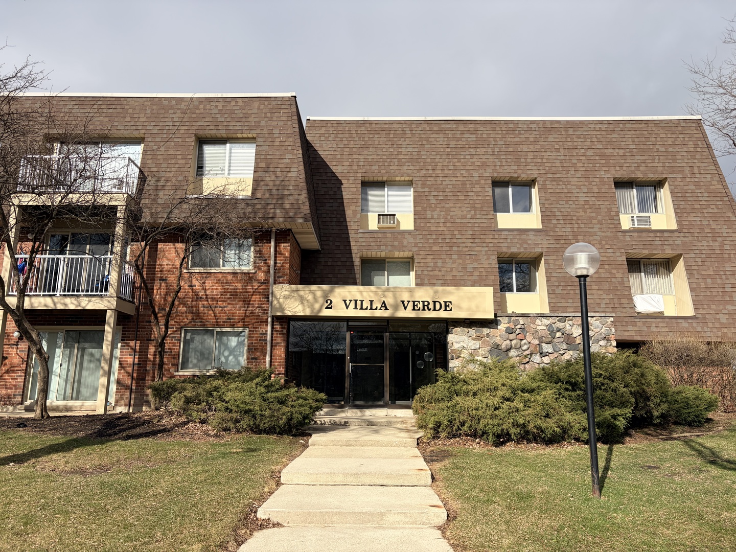2 Villa Verde Drive #201, Buffalo Grove, IL 60089